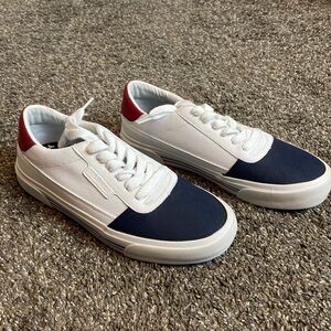 Tommy Hilfiger Women’s Twezan Sneakers Red White Navy Blue sz 8.5 NEW